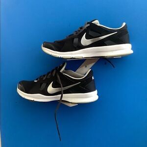 Nike Women In-Season TR 3 Training  Size 10